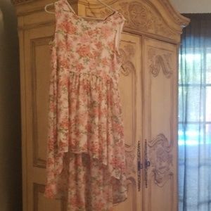 Size large never worn, floral dress..forever 21 pu